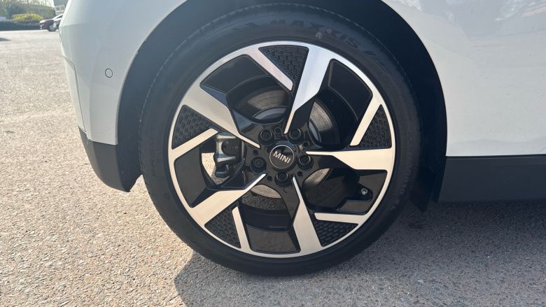 MINI Cooper 135kW E Exclusive [Level 1] 41kWh 3dr Auto Electric Hatchback